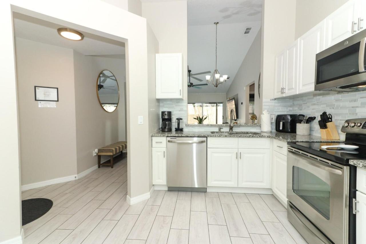 Lilys Stylish Villa Close To Disney Ideal For Long Stays Орландо Экстерьер фото