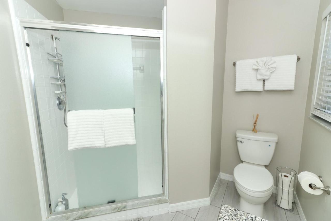 Lilys Stylish Villa Close To Disney Ideal For Long Stays Орландо Экстерьер фото