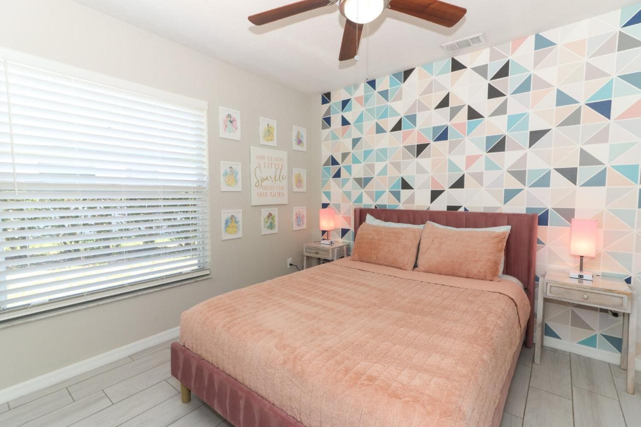 Lilys Stylish Villa Close To Disney Ideal For Long Stays Орландо Экстерьер фото