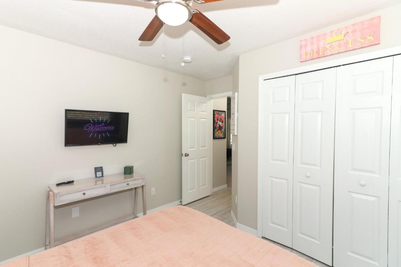 Lilys Stylish Villa Close To Disney Ideal For Long Stays Орландо Экстерьер фото
